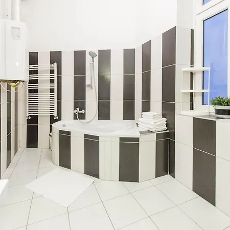 Berchtold Palace - Spacious, Bright, - Ac Apartment *