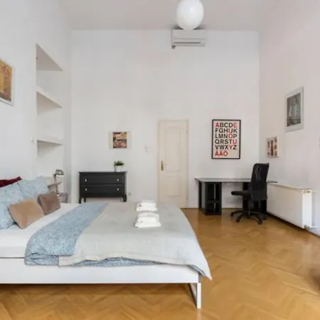 Berchtold Palace - Spacious, Bright, - Ac *