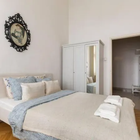 Berchtold Palace - Spacious, Bright, - Ac Apartment *