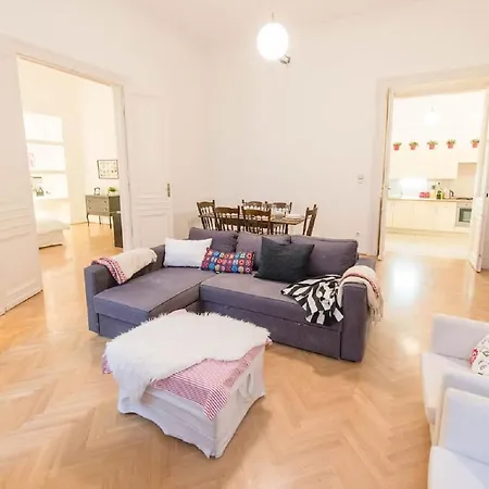 Daire Berchtold Palace - Spacious, Bright, - Ac