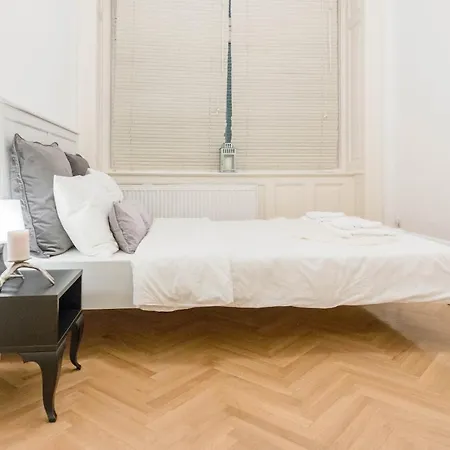 Bourgeois Elegance In The Heart Of Апартаменты