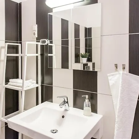 아파트 Bourgeois Elegance Downtown- 2 Br- 2 Bath- Ac *