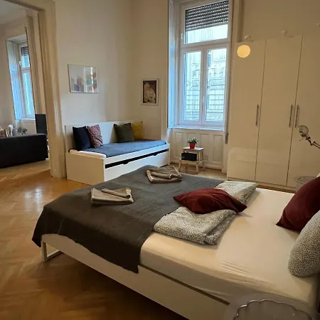 Bourgeois Elegance Downtown- 2 Br- 2 Bath- Ac 아파트 부다페스트