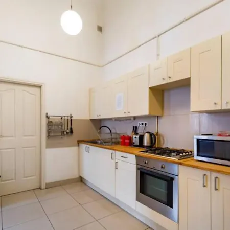 아파트 Bourgeois Elegance Downtown- 2 Br- 2 Bath- Ac *