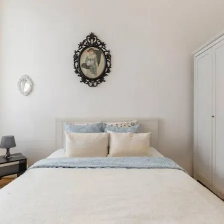 Bourgeois Elegance Downtown- 2 Br- 2 Bath- Ac