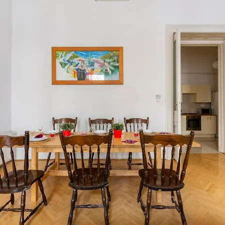 Bourgeois Elegance In The Heart Of Апартаменты Будапешт