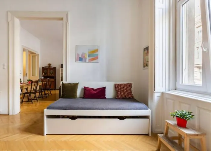 Berchtold Palace - Spacious, Bright, - Ac Apartment
