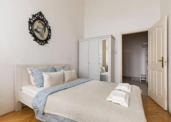 Berchtold Palace - Spacious, Bright, - Ac Appartement *